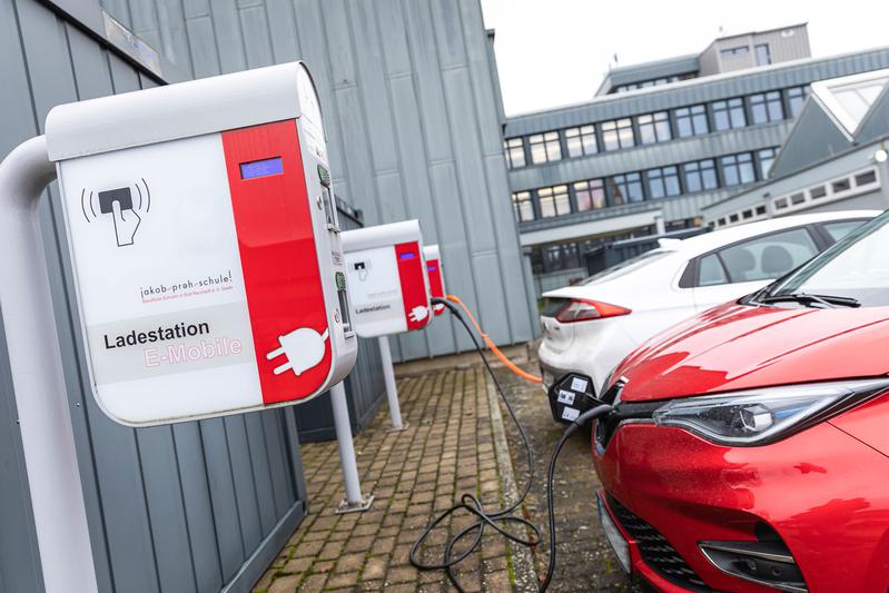 Eine Ladestation direkt am TTZ in Bad Neustadt (Foto Stefan Bausewein)