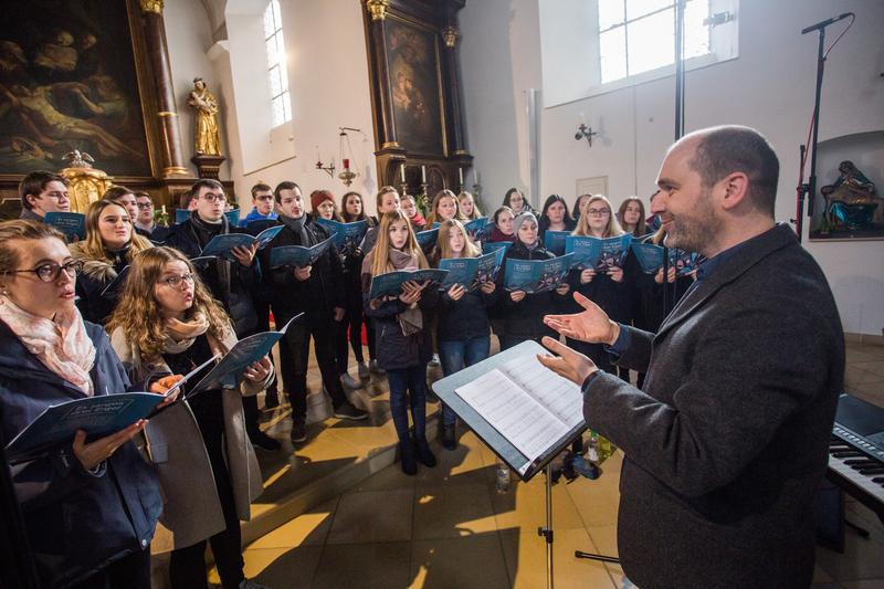 Der Universitätschor der Katholischen Universität Eichstätt-Ingolstadt bei Aufnahmen für ein CD-Projekt vor der Pandemie.