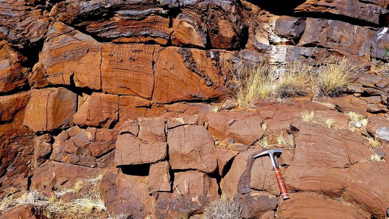 Rare Earth Elements in rock formations provide a wide range of information in basic research, for example about the evolution of the oceans and the atmosphere in the early history of the Earth. Shown here: Carbonate rocks (stromatolites) in South Africa. 