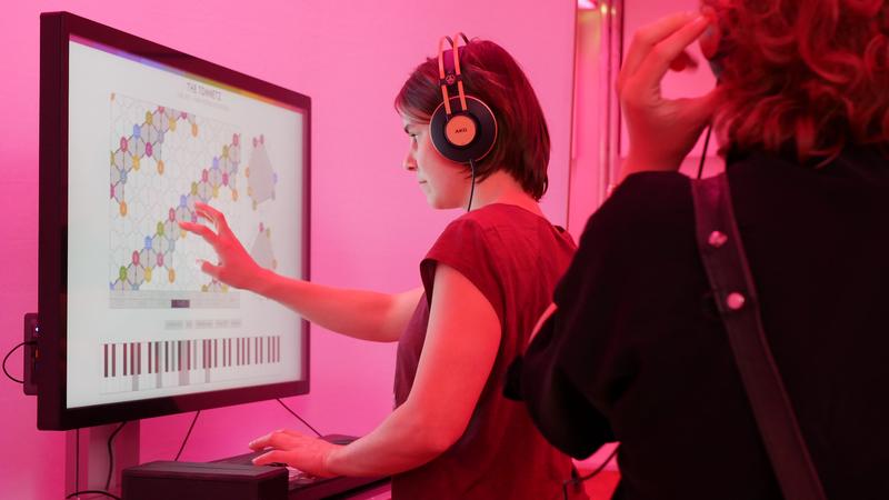 Das Exponat „Tonnetz“ in der Ausstellung „La La Lab: Die Mathematik der Musik“ in Heidelberg, 2019