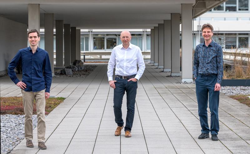 Michael Weber, Prof. Dr. Stefan Hell und Dr. Marcel Leutenegger (von links)