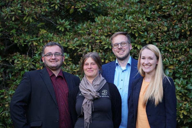 Das Team besteht aus vier gründungsmotivierten jungen Wissenschaftlern der TU Bergakademie Freiberg: v.l. Dr. Maik Gerwig, Bedia Jüttner, Frederic Güth und Nadja Lumme.