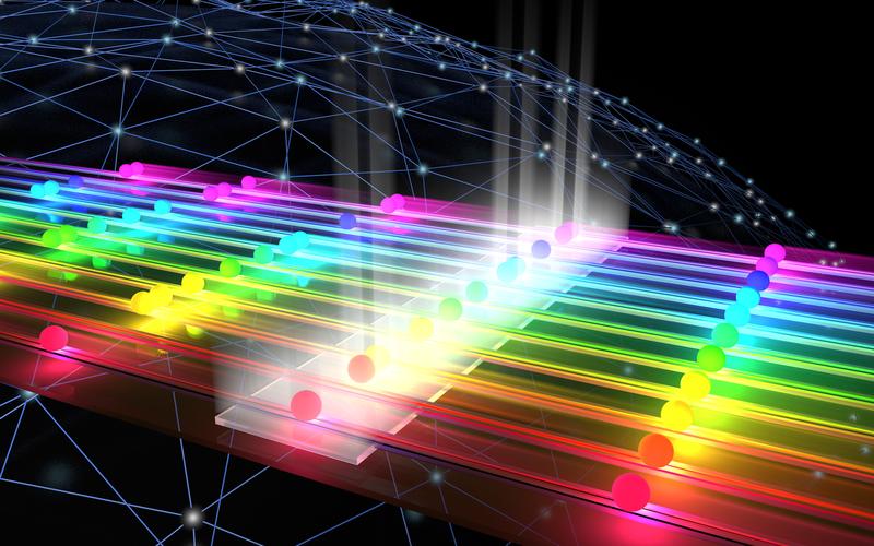 Die Grafik visualisiert die quantenmechanische Interferenz, auch Hong-Ou-Mandel-Effekt genannt: Ein gelbes und ein orangefarbenes Photon treffen von rechts auf einen Frequenzmischer (weißer Steg) und treten gemeinsam als zwei gelbe Photonen aus.