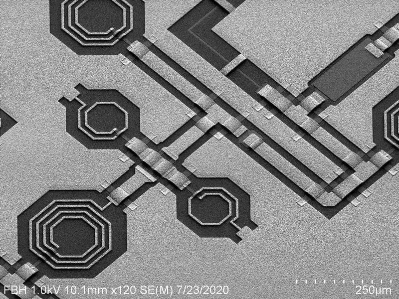 REM-Aufnahme von Galliumnitrid-MMICs 