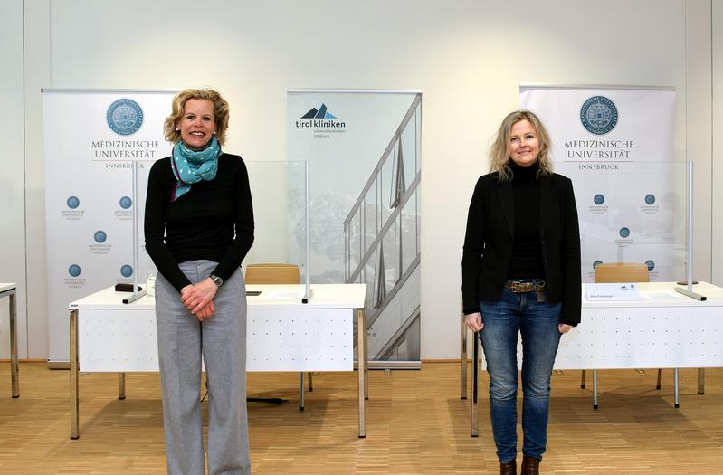 Kathrin Sevecke (li) und Silvia Exenberger (re) informierten über die Tiroler Covid-19 Kinderstudie.