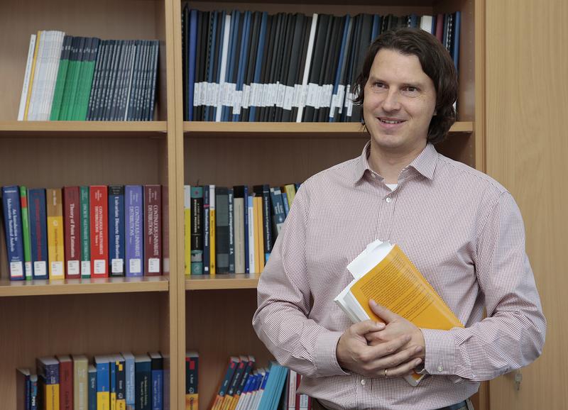 Professor Rafael Weißbach ist Studienverantwortlicher für Volkswirtschaftslehre. 