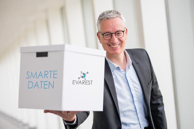 Smart data packages are providing food producers with greater insight, making production greener and more cost-efficient, but also generating new revenue streams – all thanks to a platform currently being developed by a research team led by Wolfgang Maaß.