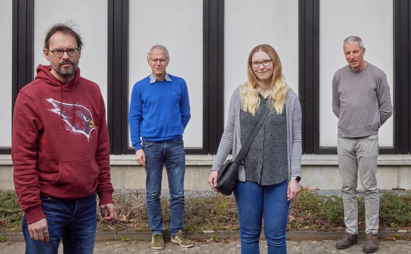 Das Team (von links): Prof. Dr. Günter Mayer, Prof. Dr. Michael Famulok, Dr. Anna Maria Weber und Dr. Anton Schmitz vom LIMES-Institut der Universität Bonn. Prof. Famulok arbeitet außerdem am Forschungszentrum caesar in Bonn. 