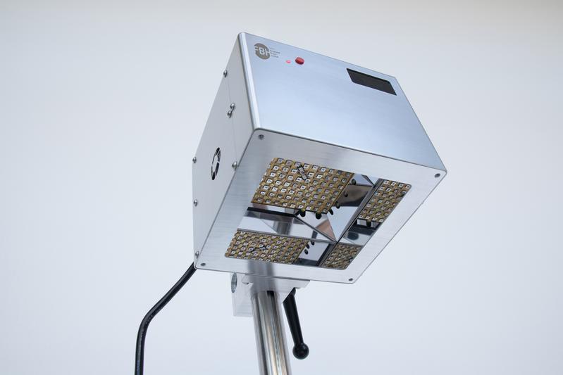 Prototype of the UVC LED irradiation system to fight multidrug resistant pathogens