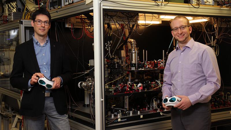 Professor Dr. Artur Widera (left) and Jens Nettersheim, PhD student and first author of the study. 