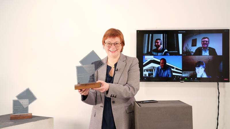 Preisverleihung in Corona-Zeiten: Prof. Dr. Christiane Fritze und die Gewinner feiern den CREAPOLIS-Award in einer Videokonferenz.