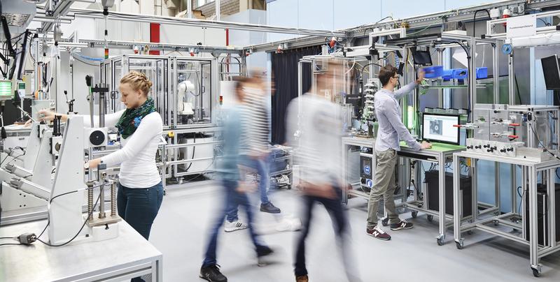 Mensch und KI in der Lernfabrik Globale Produktion