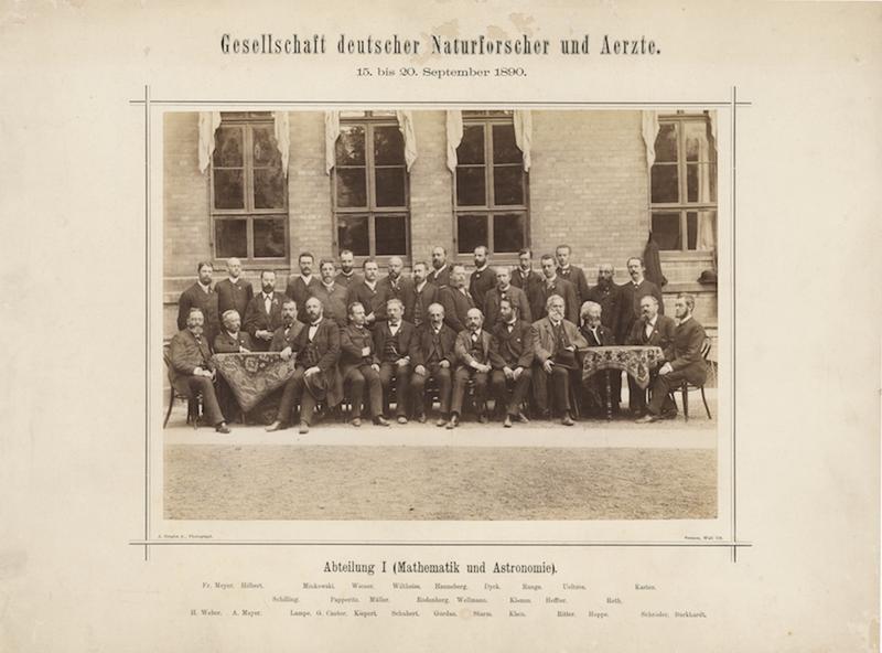 Gruppenaufnahme von Mathematikern anlässlich der Versammlung der GDNÄ, 1890.