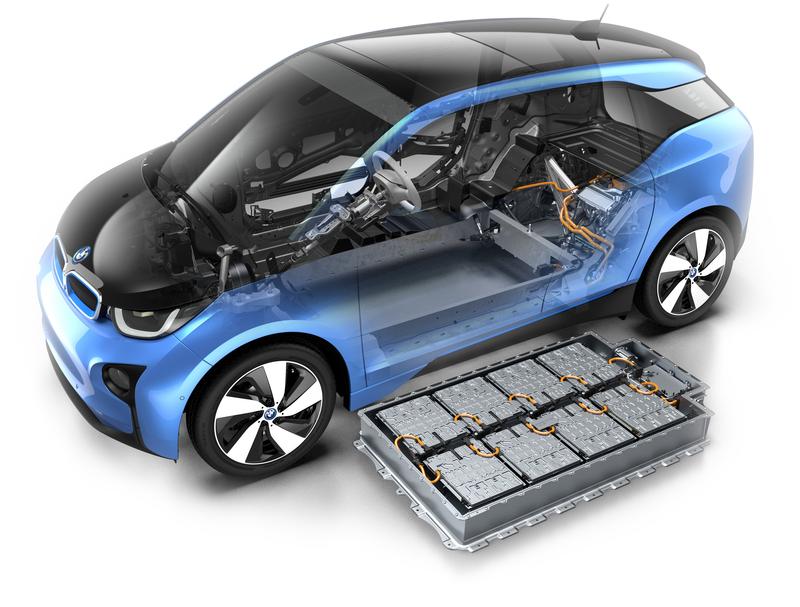 Integration des Hochvoltbatteriespeichers in den Bauraum der Unterbodenstruktur eines Elektrofahrzeugs (BMW i3), der zukünftig auch für schmale quaderförmige Wasserstoffdrucktanks genutzt werden soll