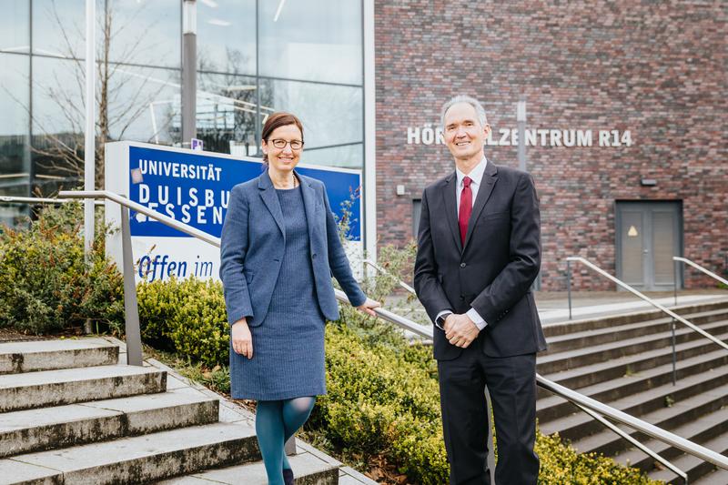 Prof. Barbara Albert und Prof. Ulrich Radtke nach der Wahl.