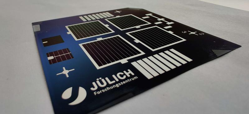 Prototyp der fertigen Solarzellen in Laborgröße (TPC - Transparent Passivating Contact). 