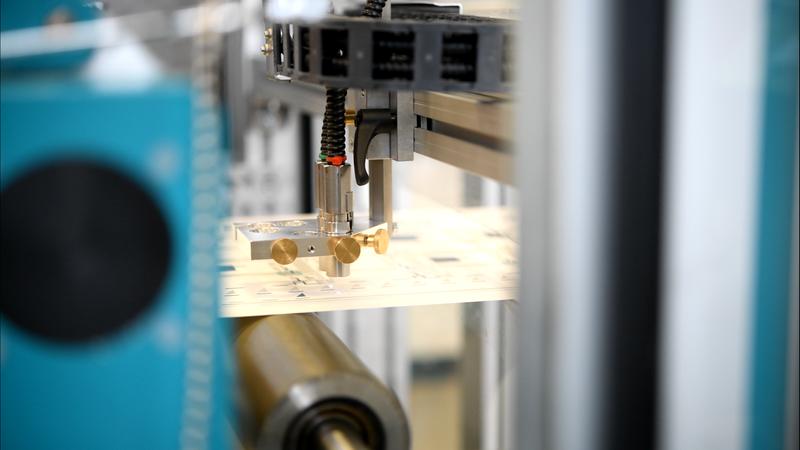 Präzision beim R2R-Druck - gedruckte Sensorik auf Papier – eine neue und nachhaltige Lösung für smarte Etikettierung.