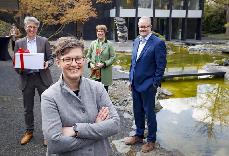Dr. Markus Hoschek (Bürgerstiftung Darmstadt), die neue Fellow Dr. Anna-Lisa Müller und Karin Wolff (Stiftungsrat) und Alexander Gemeinhardt (Vorstand) von der Schader-Stiftung