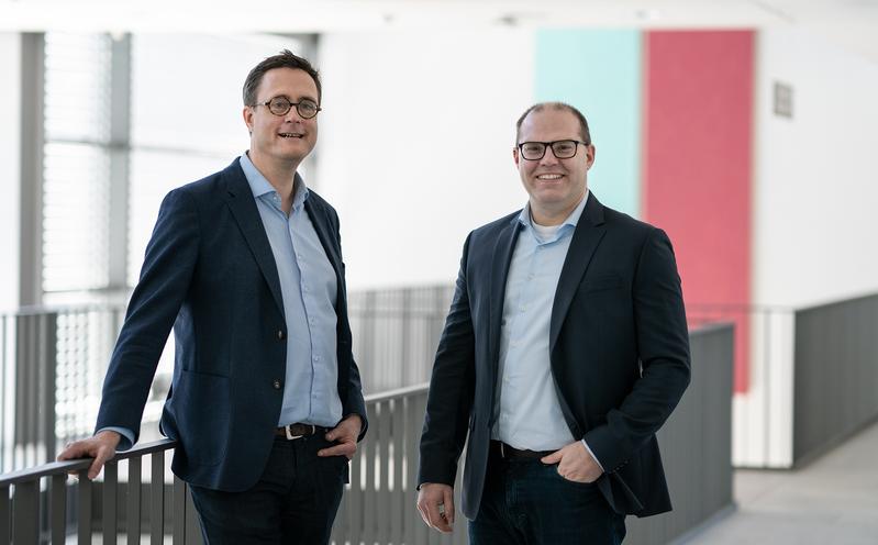 An interdisciplinary team from the University of Passau headed by business information systems expert Jan Krämer (right) and innovation researcher Andreas König will be bringing outstanding international researchers to Passau digitally. 