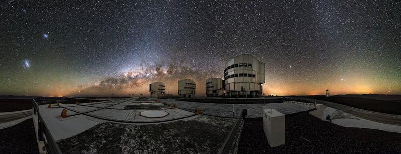 Das Very Large Telescope (VLT) der ESO steht auf 2.500 Metern Höhe in der Atacama-Wüste in Chile.