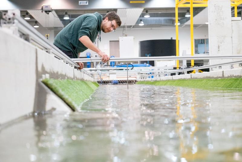 Das Hubert-Engels-Labor des Instituts für Wasserbau und Technische Hydromechanik der TU Dresden ermöglicht die Durchführung von physikalischen Modellversuchen für Forschung und Lehre.