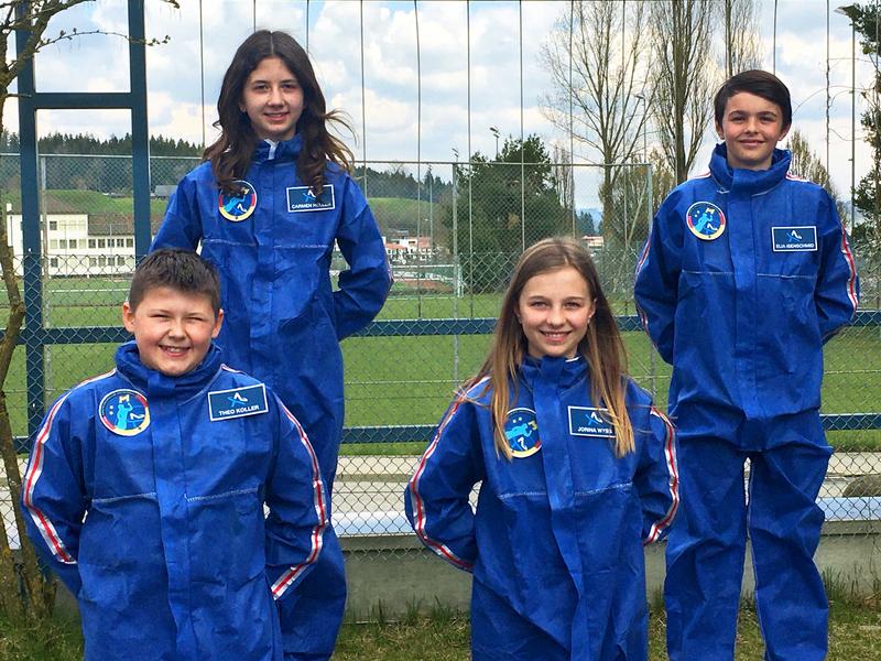Die »Astronuts« aus der sechsten Klasse der Schweizer Schule Willisau haben den Code4Space-Wettbewerb gewonnen: (v. l. n. r.) Theo Koller, Carmen Heller, Jorina Wyss und Elia Isenschmid.