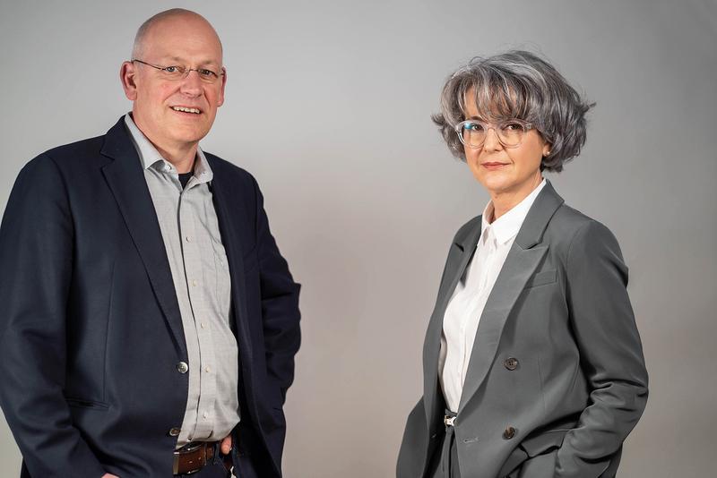 Prof. Dr. Olaf Lobermeier und Camelia Müller forschen in den nächsten zwei Jahren im Rahmen des Bundesprogramms "Zusammenhalt durch Teilhabe"