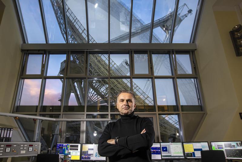 Anton Zensus in the control room of the Effelsberg Radio Telescope.