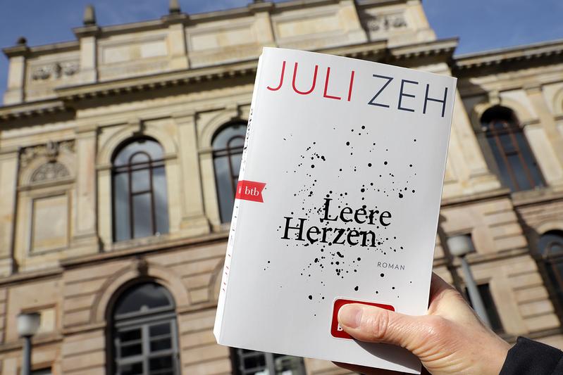 Die TU Braunschweig liest gemeinsam Juli Zehs Braunschweig-Roman „Leere Herzen“. 