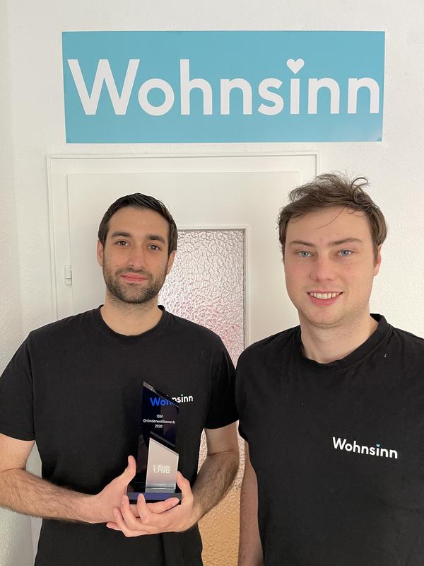 ISM-Absolvent Christian Philippi (l.) und Co-Founder Felix Weiß freuen sich über die Auszeichnung.