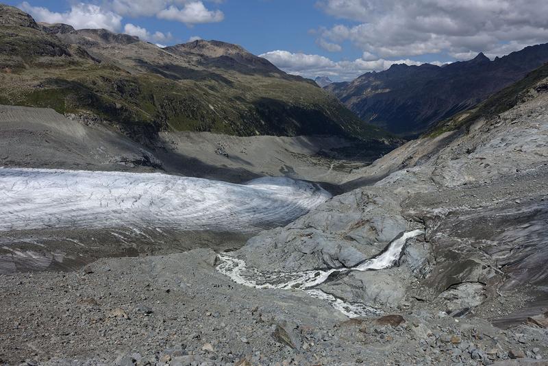Rasante Schmelze der Alpengletscher: Seit wenigen Jahren ist die Verbindung zwischen Morteratsch- und Pers-Gletscher (Engadin, Schweiz) unterbrochen.