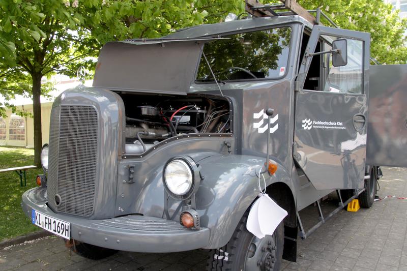 Von Studierenden und Lehrenden restauriert: Dieser 70 Jahre alte Oldtimer wirbt seit 2019 für ein Studium an der FH Kiel. 