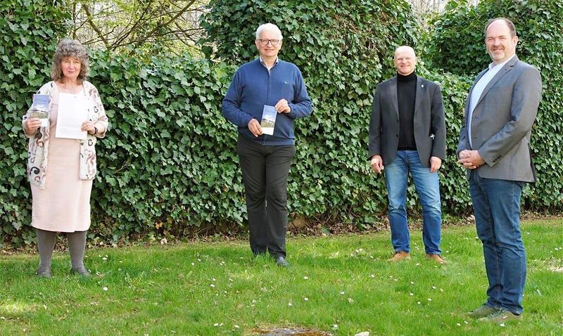 Als erste Nonprofit-Organisationen schlossen in Radolfzell Marion Hammerl (Bodensee-Stiftung), Jürgen Resch (Deutsche Umwelthilfe), Udo Gattenlöhner (Global Nature Fund) einen Kooperationsvertrag mit dem Umwelt-Campus zum neuen Studienangebot (v.l.n.r).