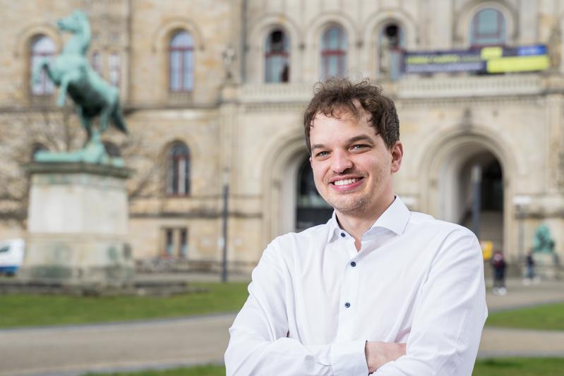 Prof. Dr.-Ing. Dominik Schillinger leitet die Tenure-Track-Professur Numerische Mechanik mit Schwerpunkt Höchstleistungsrechnen in der Mechanik.