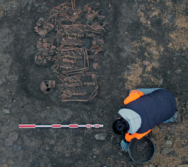 Ausgrabung des Grabes, das dem bretonischen Lager während der Belagerung von Rennes im Jahr 1491 zugeschrieben wird.