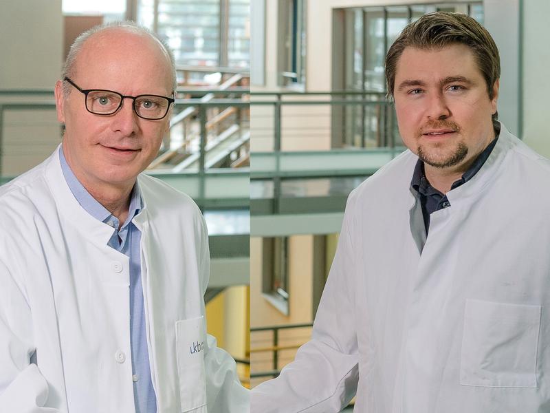 Prof. Dr. Markus M. Nöthen (links) - und Jun.-Prof. Dr. Andreas Forstner (rechts) vom Institut für Humangenetik des Universitätsklinikums Bonn.