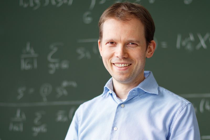 Jun.-Prof. Dr. Martin Kliesch ist an zwei Verbundforschungsprojekten zur Entwicklung von Quantencomputern beteiligt und leitet an der HHU ein von der DFG finanziertes Emmy-Noether-Projekt.
