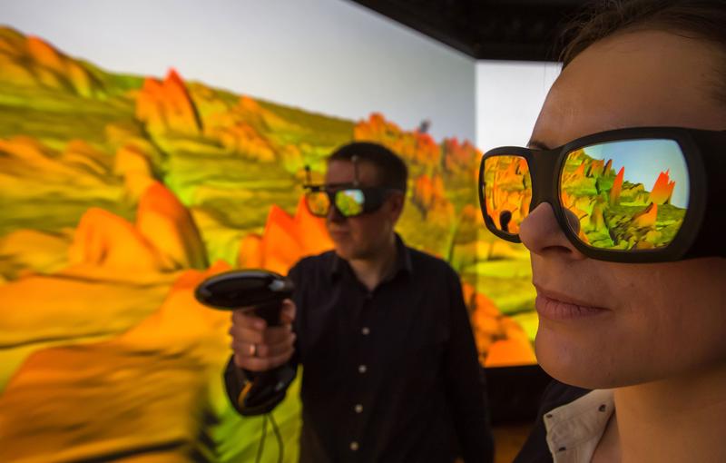 Studierende der TU Ilmenau im Kompetenzzentrum Virtuelle Realität 