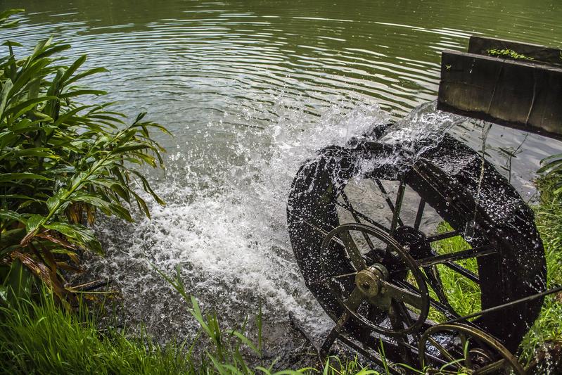 Wasserkraftanlagen können zu einer nachhaltigen Energieversorgung beitragen.