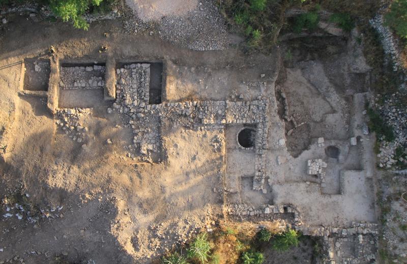 Archäologen der israelischen Altertumsbehörde haben in Tel Motza Hinweise auf einen eisenzeitlichen Tempel gefunden. Zehn Studierende der Universität Osnabrück werden sich an einer Grabungskampagne beteiligen.