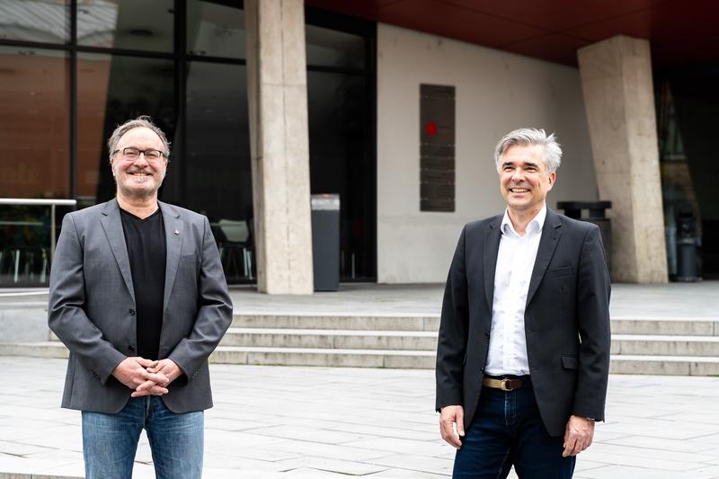 Andreas Rau (li.) leitet zusammen mit Matthias Niessner den neuen berufsbegleitenden Masterstudiengang "4D – Moderne Energiesysteme und Mobilität"
