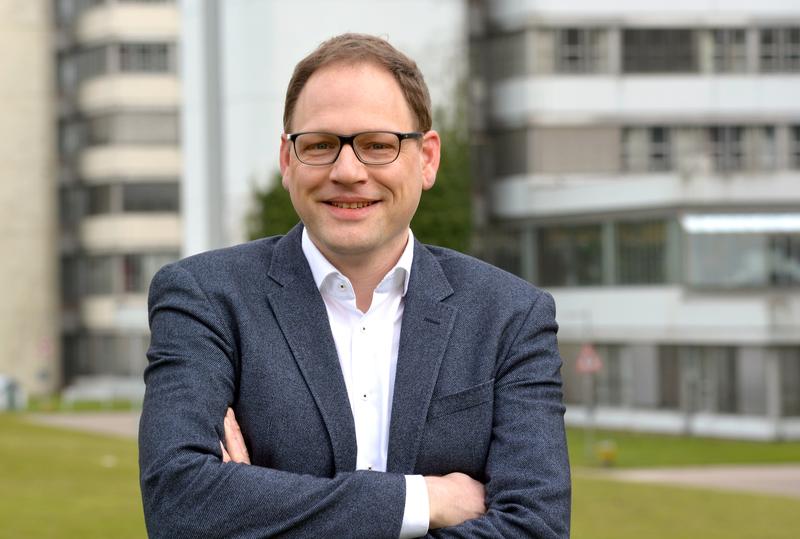 Prof. Dr. Sebastian Herr wird Sprecher des verlängerten Sonderforschungsbereichs (SFB 1283) an der Universität Bielefeld.
