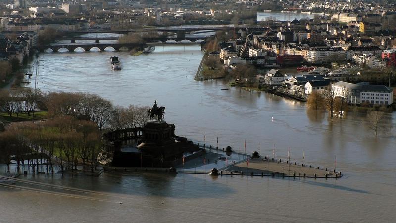 Land unter am Deutschen Eck in Koblenz. Aufgenommen am 03. Feburar 2021.