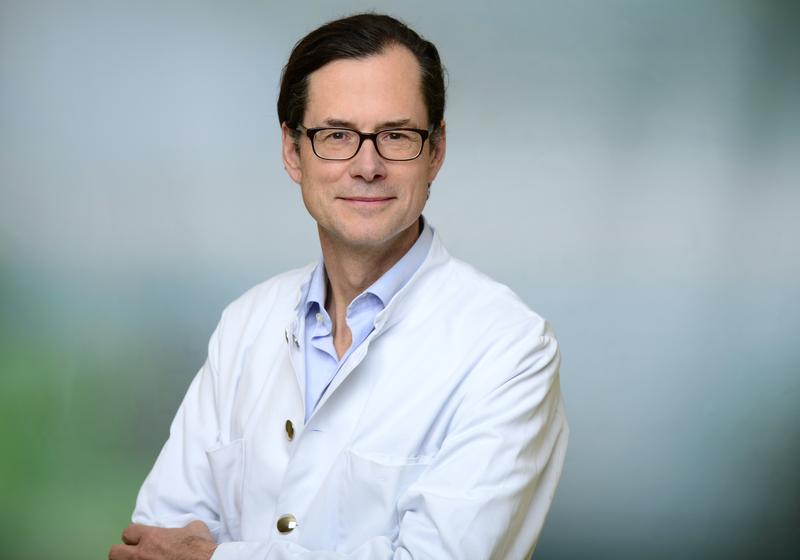 Prof. Dr. med. Stephan Willems,  Chefarzt der Klinik für Kardiologie und  Internistische Intensivmedizin in der Asklepios Klinik  St. Georg in Hamburg, Mitglied des Wissenschaftlichen Beirats der Deutschen Herzstiftung.