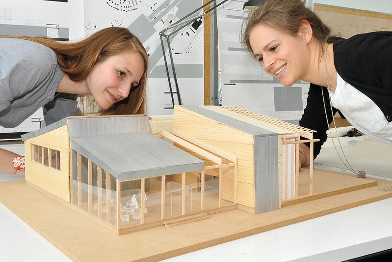 Mindestens 50 Prozent der Architekturstudierenden sind weiblich. 