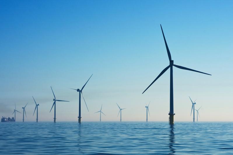 Nicht immer gleich leistungsfähig: Windparks können sich gegenseitig ausbremsen. Foto: Nicholas Doherty via Unsplash