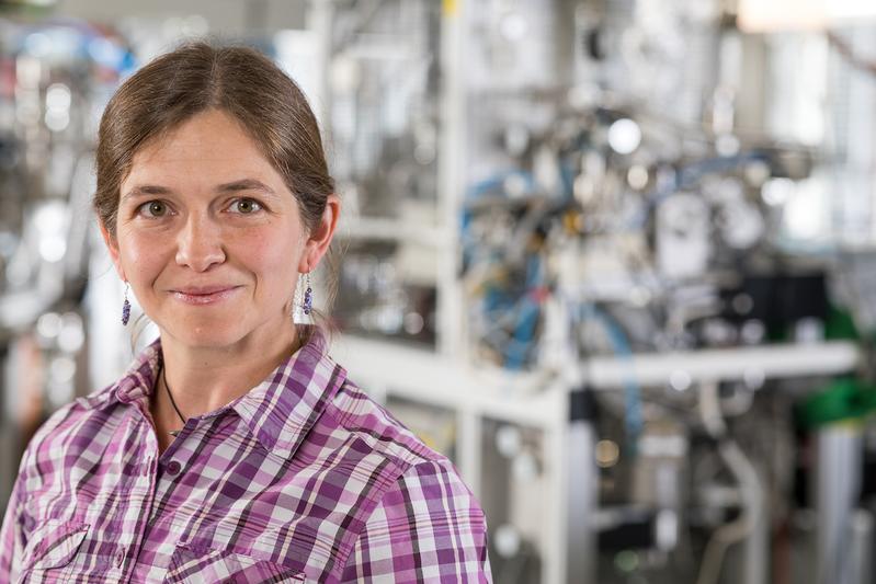 Dr. Eve Stenson wird für herausragende Arbeiten zu Materie-Antimaterie-Plasmen mit  dem Osthoff-Plasmaphysik-Preis 2021 ausgezeichnet 