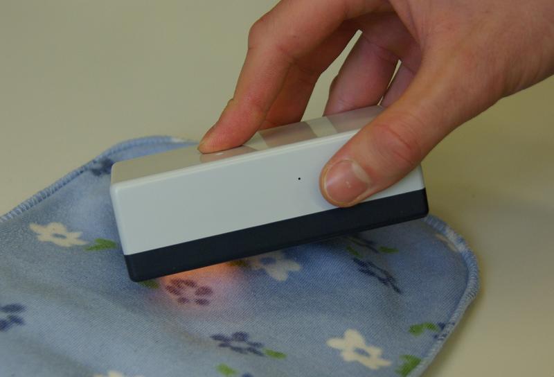 With the help of this handy spectrometer, it is possible to determine the material of a particular product.