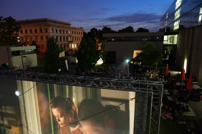 Sommerkino im Innenhof der HFF