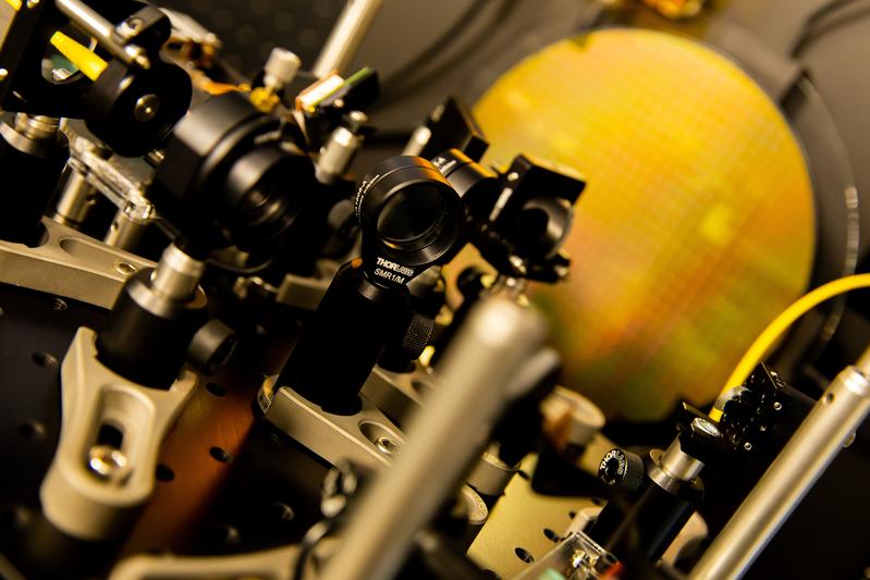 Die Zwickauer Wissenschaftler erforschen am Fraunhofer AZOM u. a.  komplexe industrietaugliche optische Messverfahren und Systemkomponenten